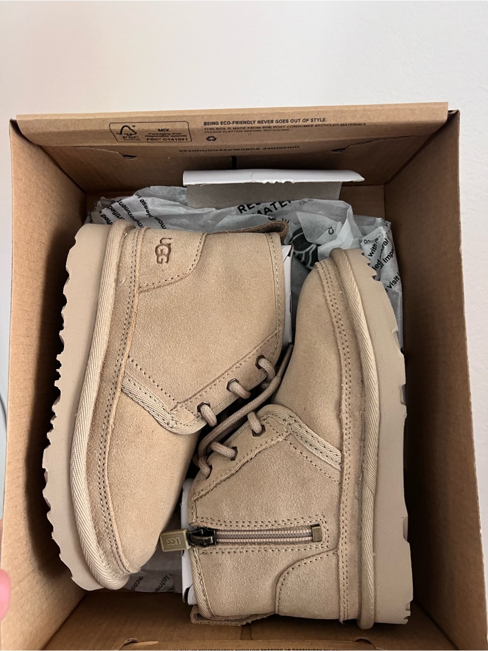 UGG - Picture 4 of 6